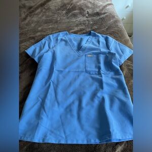 NEW W/O tags figs ONE pocket scrub top Ceil Blue